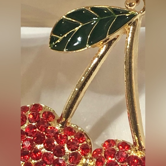Gold tone ruby red gemstone cherry on stem dangling earrings new - Picture 12 of 16